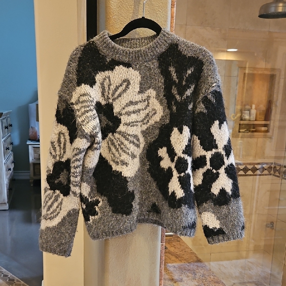 Topshop Gray and Black Floral Sweater